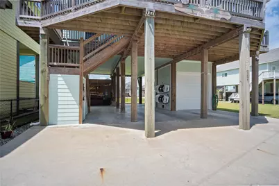 957 S Cove, Crystal Beach, TX 77650 - Photo 33
