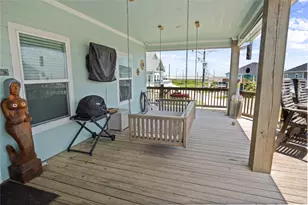 957 S Cove, Crystal Beach, TX 77650 - Photo 25