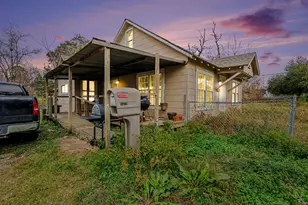 1012 Clear Lake Rd, Highlands, TX 77562 - Photo 1