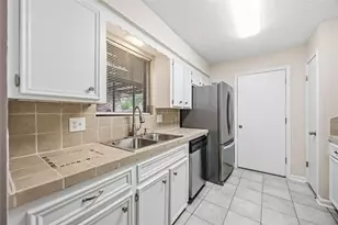 7818 Kellwood Dr, Houston, TX 77040 - Photo 9