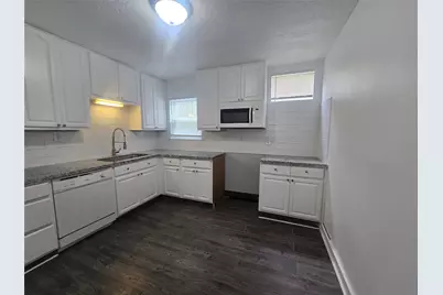 918 Winnie #101, Galveston, TX 77550 - Photo 3