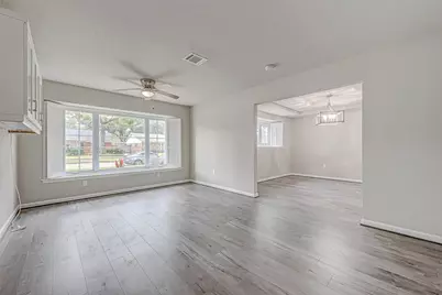 5622 Valkeith Drive, Houston, TX 77096 - Photo 5