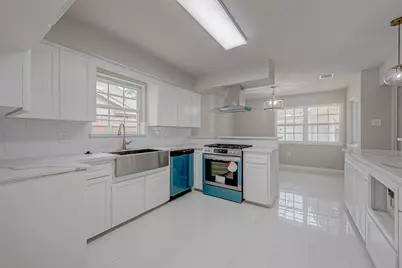 5622 Valkeith Drive, Houston, TX 77096 - Photo 3