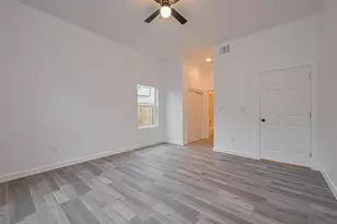 9003 Hilda St, Houston, TX 77033 - Photo 15