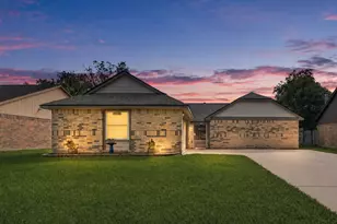 16738 Barkentine Ln, Friendswood, TX 77546 - Photo 1