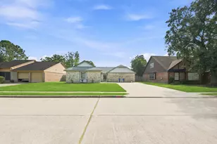 16738 Barkentine Ln, Friendswood, TX 77546 - Photo 3