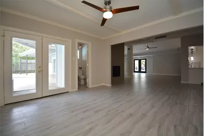 5235 Kingfisher Drive, Houston, TX 77035 - Photo 11