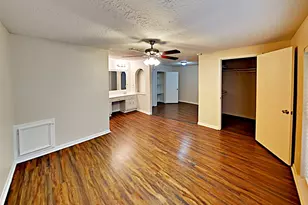 16259 Hollow Wood Dr, Houston, TX 77090 - Photo 9