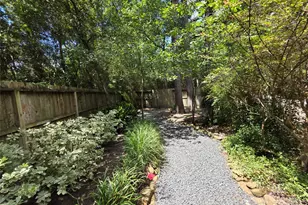 6 Cheshire Glen Ct, The Woodlands, TX 77382 - Photo 23