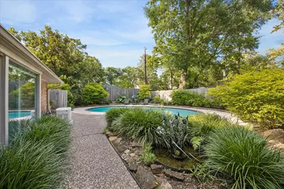 10110 Sugar Hill Drive, Houston, TX 77042 - Photo 33