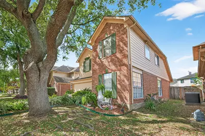 8714 Dawnridge Drive, Houston, TX 77071 - Photo 3