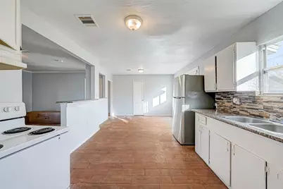 5322 Westover Street, Houston, TX 77033 - Photo 9