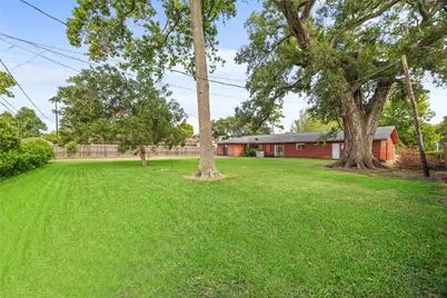 103 Ligustrum Street, Lake Jackson, TX 77566 - Photo 31