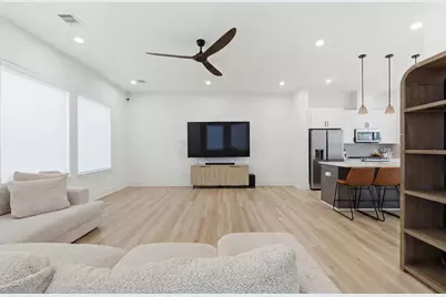 8317 Brecha Lane, Houston, TX 77055 - Photo 5