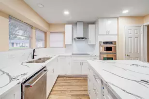 13526 Sherwood St, Sugar Land, TX 77498 - Photo 5