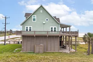 997 Austin St, Gilchrist, TX 77617 - Photo 3