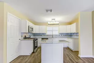 1406 W Talmage St, Alvin, TX 77511 - Photo 1