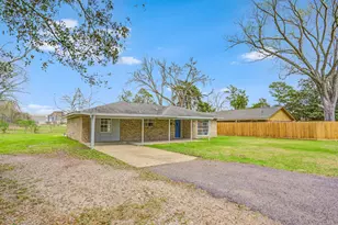 1406 W Talmage St, Alvin, TX 77511 - Photo 9