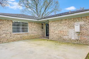 1406 W Talmage St, Alvin, TX 77511 - Photo 31