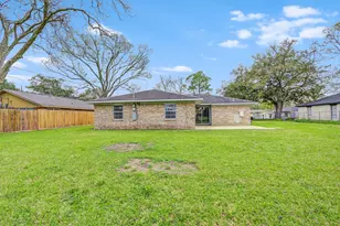 1406 W Talmage St, Alvin, TX 77511 - Photo 37