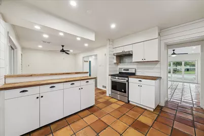 7262 Roos Road, Houston, TX 77074 - Photo 9