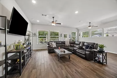 24042 Hawthorn Lakes Drive Drive, New Caney, TX 77357 - Photo 13