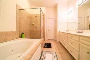 2710 Hullsmith Dr, Houston, TX 77063 - Photo 15