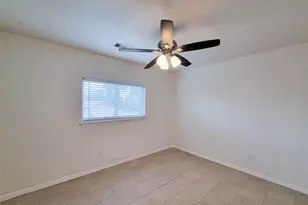 6805 Larkstone St, Houston, TX 77028 - Photo 9