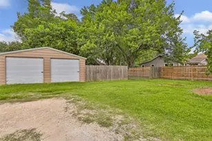 202 E Kay St, Dayton, TX 77535 - Photo 33