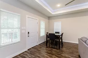 110 Amundsen St, Houston, TX 77009 - Photo 7