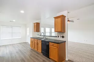 5618 Savannah Woods Ln, Rosharon, TX 77583 - Photo 11