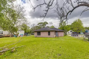 308 Gibbs St, Devers, TX 77538 - Photo 25