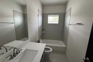 6033 Cypress St, Houston, TX 77074 - Photo 9