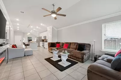 526 Heron Bay Circle, La Porte, TX 77571 - Photo 9