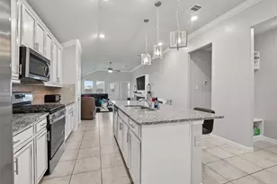 526 Heron Bay Cir, La Porte, TX 77571 - Photo 3