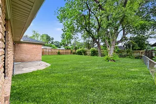 7607 Grape St, Houston, TX 77074 - Photo 25