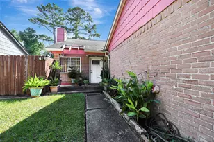 8642 Flower Path St, Houston, TX 77044 - Photo 3