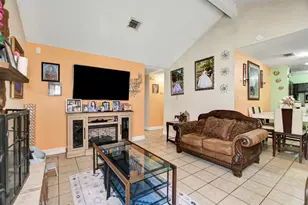 8642 Flower Path St, Houston, TX 77044 - Photo 7