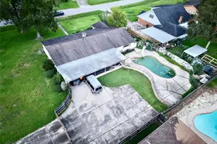 7555 Forest Park Dr, Beaumont, TX 77707 - Photo 5