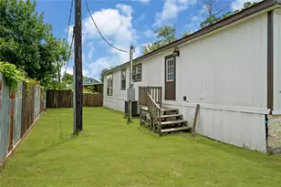 9623 Meadowvine Dr, Houston, TX 77044 - Photo 35