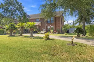 217 Baywood St, Shoreacres, TX 77571 - Photo 3