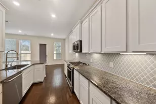 708 Ivory Manor Dr, Houston, TX 77018 - Photo 9