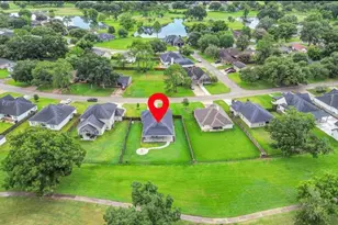 411 S Amherst Dr, West Columbia, TX 77486 - Photo 3