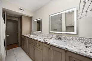 470 N Post Oak Ln, Houston, TX 77024 - Photo 17