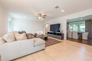 1218 Shadeland Dr, Houston, TX 77043 - Photo 9