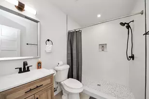 1111 E 27th St, Houston, TX 77009 - Photo 33