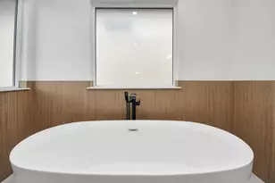 1111 E 27th St, Houston, TX 77009 - Photo 29