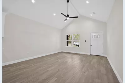 7825 Brighton Drive, Beaumont, TX 77707 - Photo 9