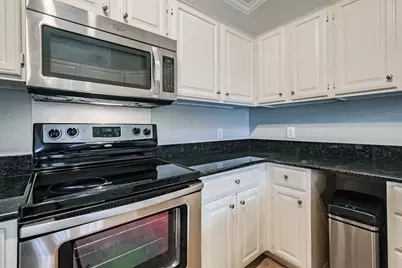 2111 Welch Street #B304, Houston, TX 77019 - Photo 11