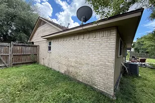 5122 Pepper Mill St, Baytown, TX 77521 - Photo 5